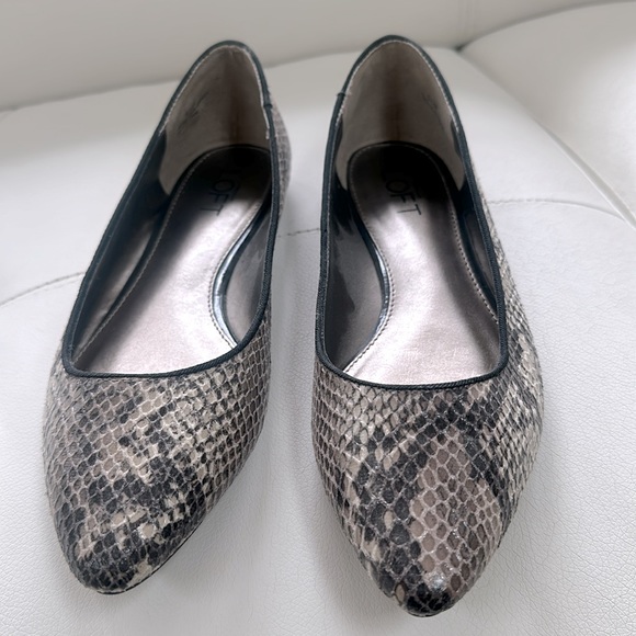 Loft Snake Print Skimmer Flat, size 6.5 - Picture 2 of 7